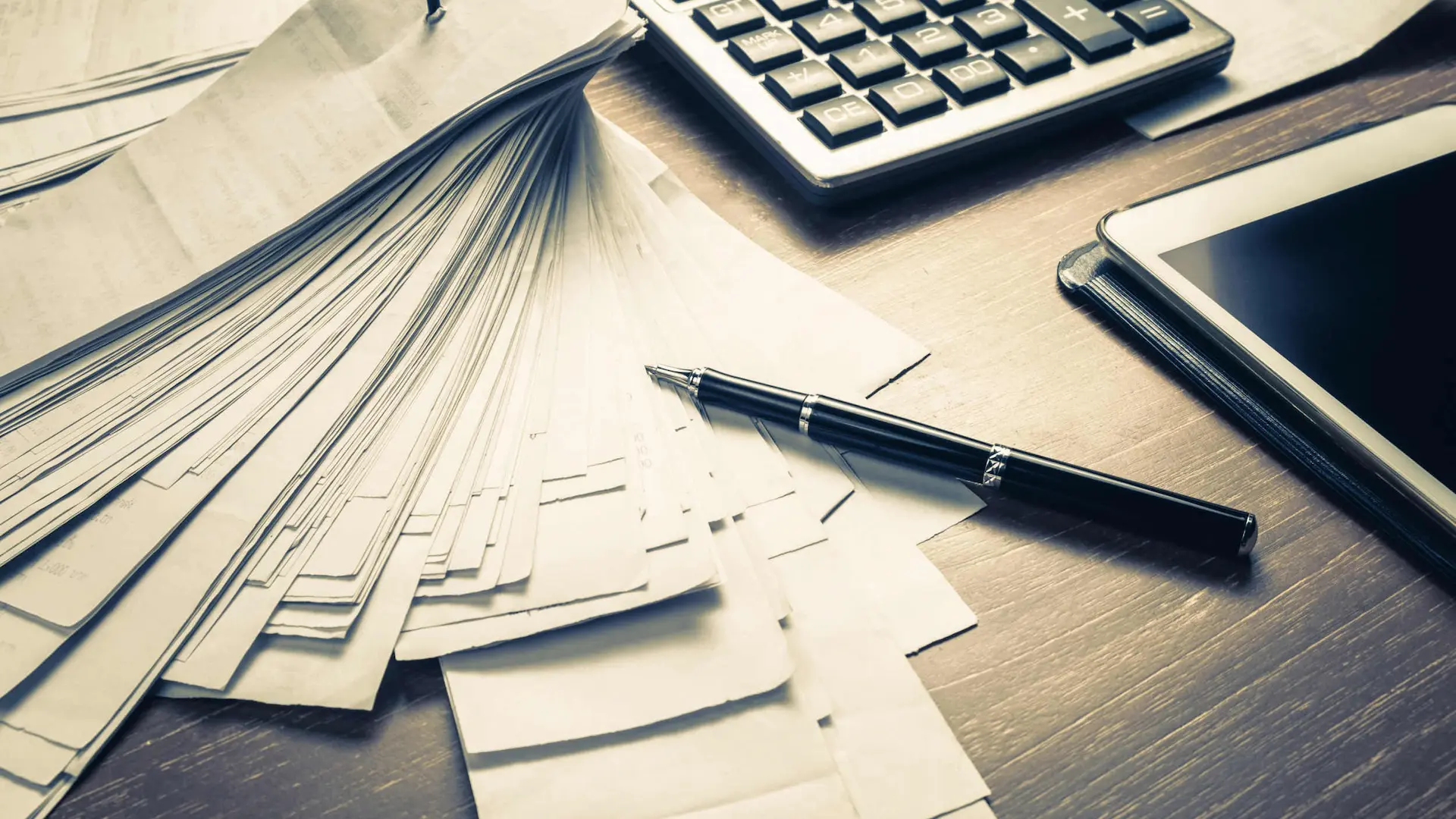 ما هي المستندات المطلوبة لشحن البضائع من الإمارات إلى السعودية؟