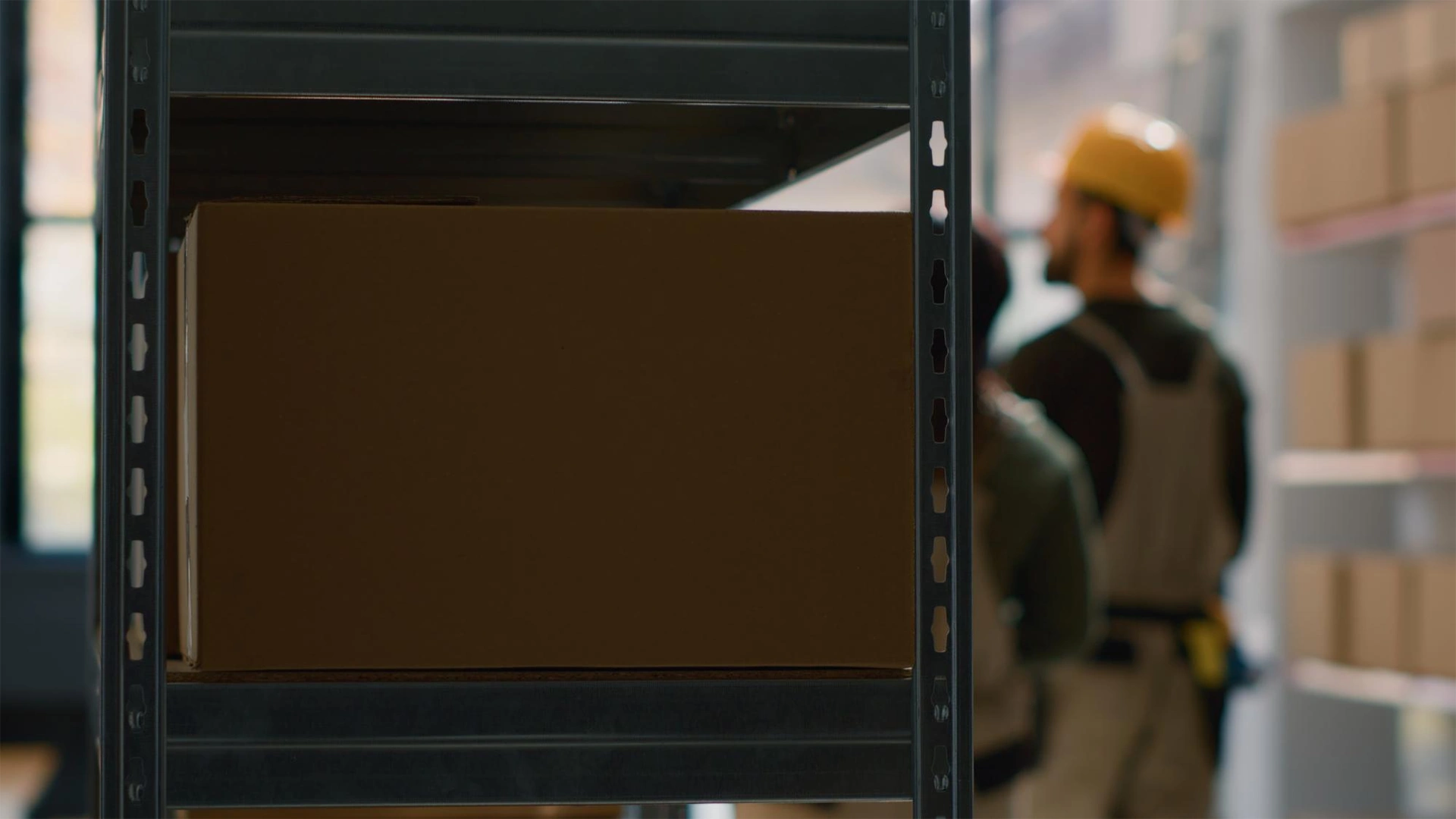 شحن طرود شخصية الى لبنان من الامارات